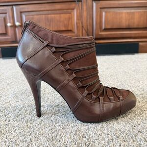 NWOT Carlos Santana Boots Womens Brown Lovage Heeled Ankle Bootie Leather US 10
